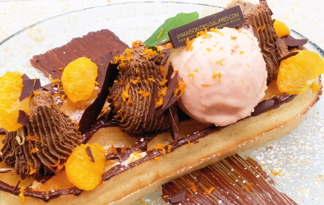 Gaufre Agrumes, zestes d'orange confits et glace à l'orange sanguine