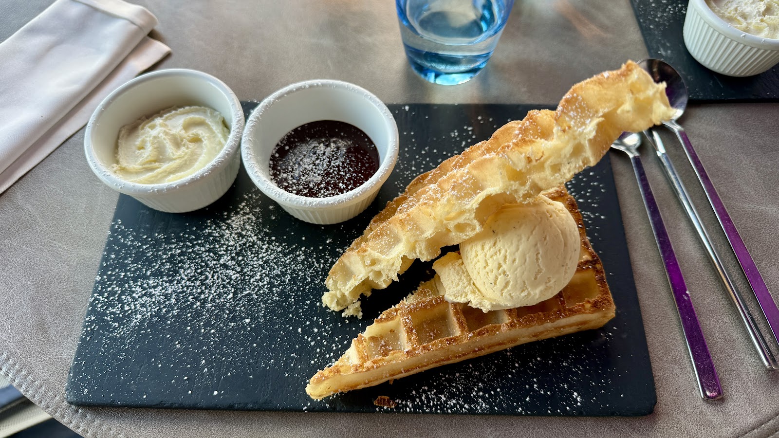 Gaufre de Bruxelles servie à l'Atomium Restaurant