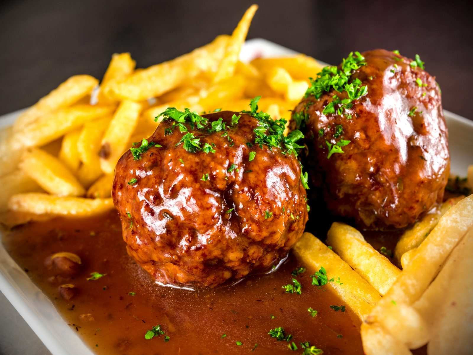 Boulets à la liégeoise et pommes frites fraîches chez Big Mama