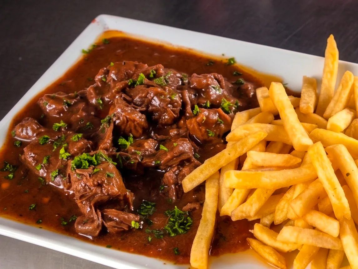 Carbonnades de bœuf à la bruxelloise et frites fraîches chez Big Mama