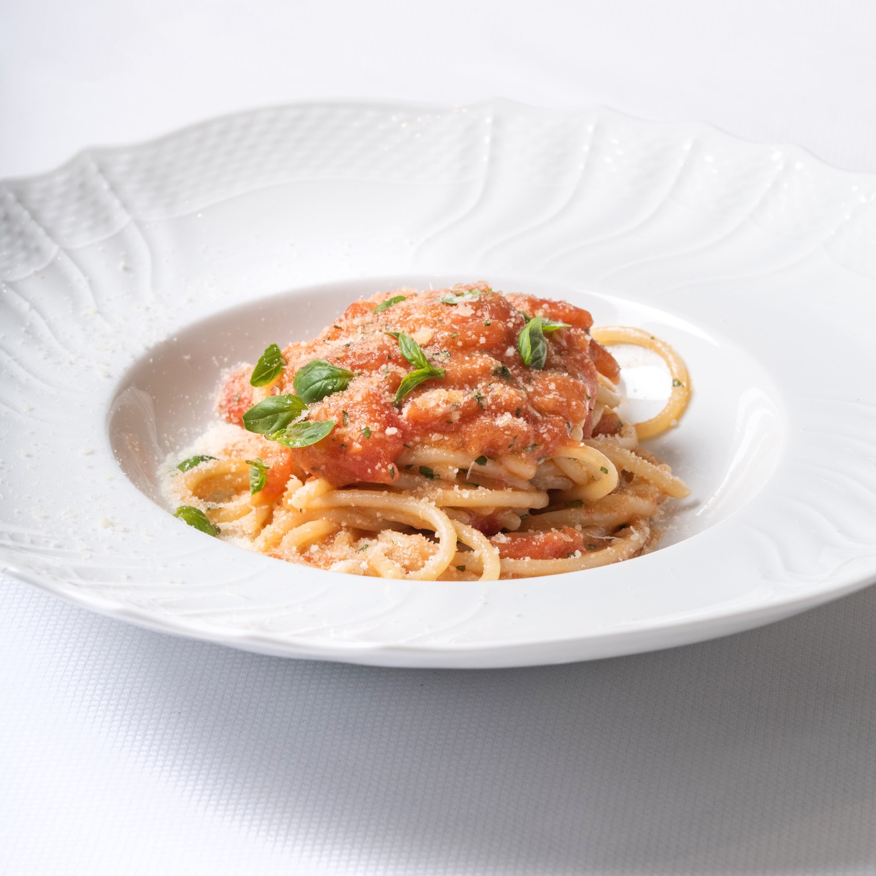 Spaghetti tomate et basilic, plat signature du Ristorante Bocconi