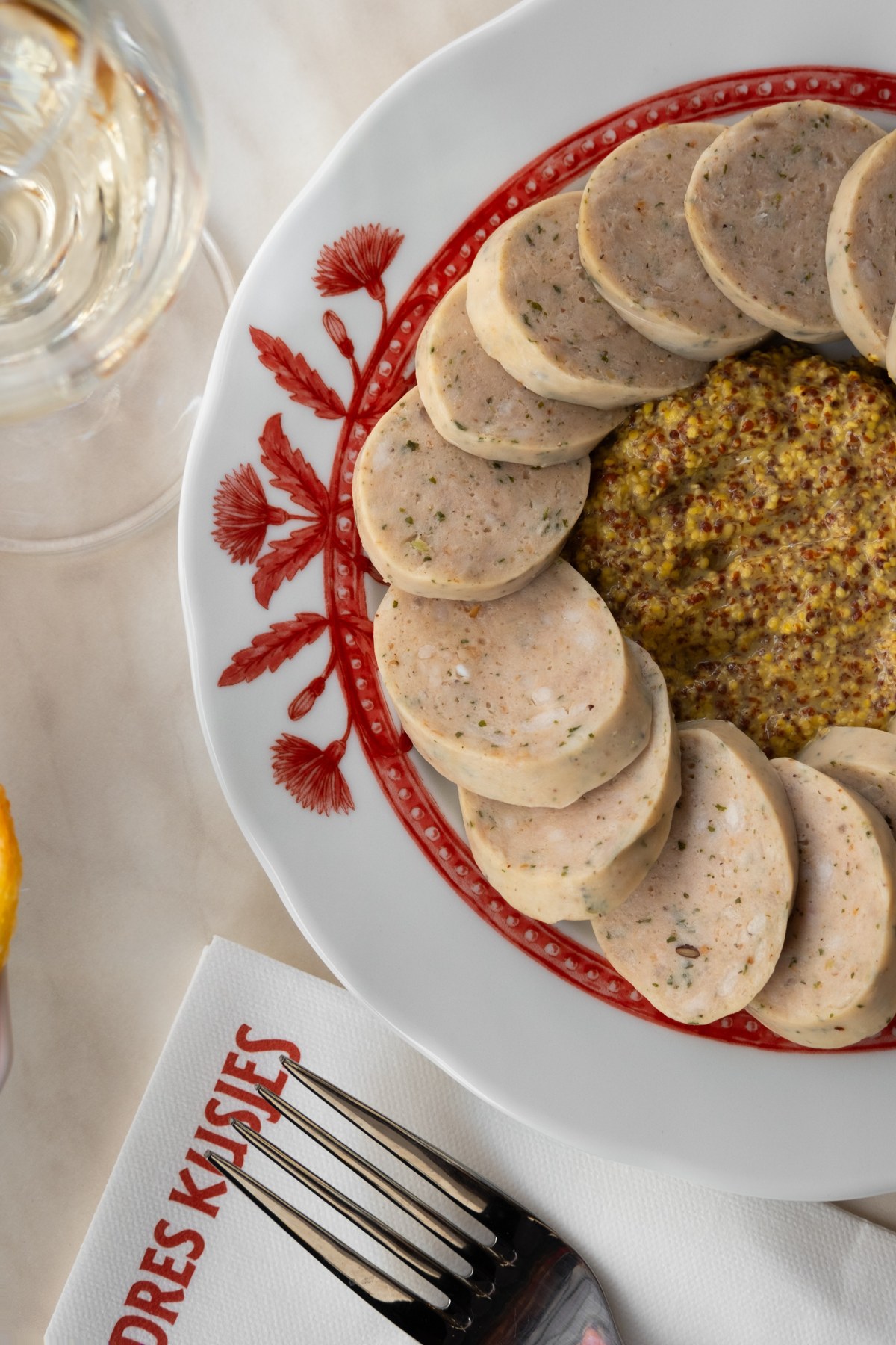 Boudin blanc et moutarde à l'ancienne servis au restaurant Boemvol à Bruxelles