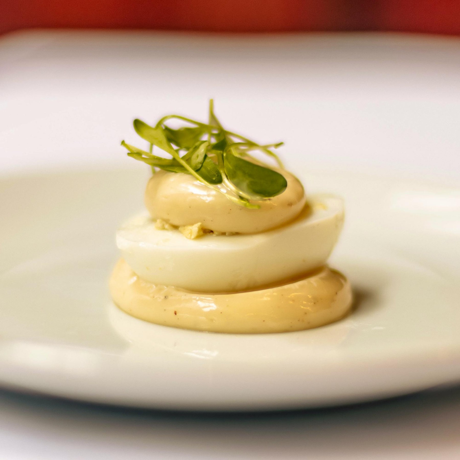 Œuf plein air mayonnaise cressonnette servi chez Bouillon Bruxelles