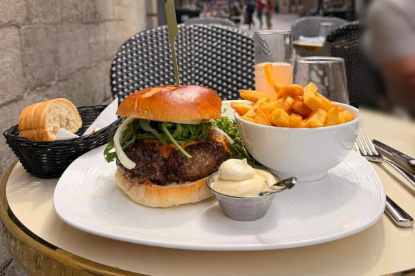 Hamburger Auguste avec frites maison
