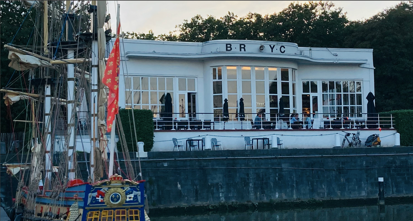 Brussels Royal Yacht Club (BRYC) — Brasserie belge — produits de la mer et classiques bruxellois, Laeken — Bord du canal
