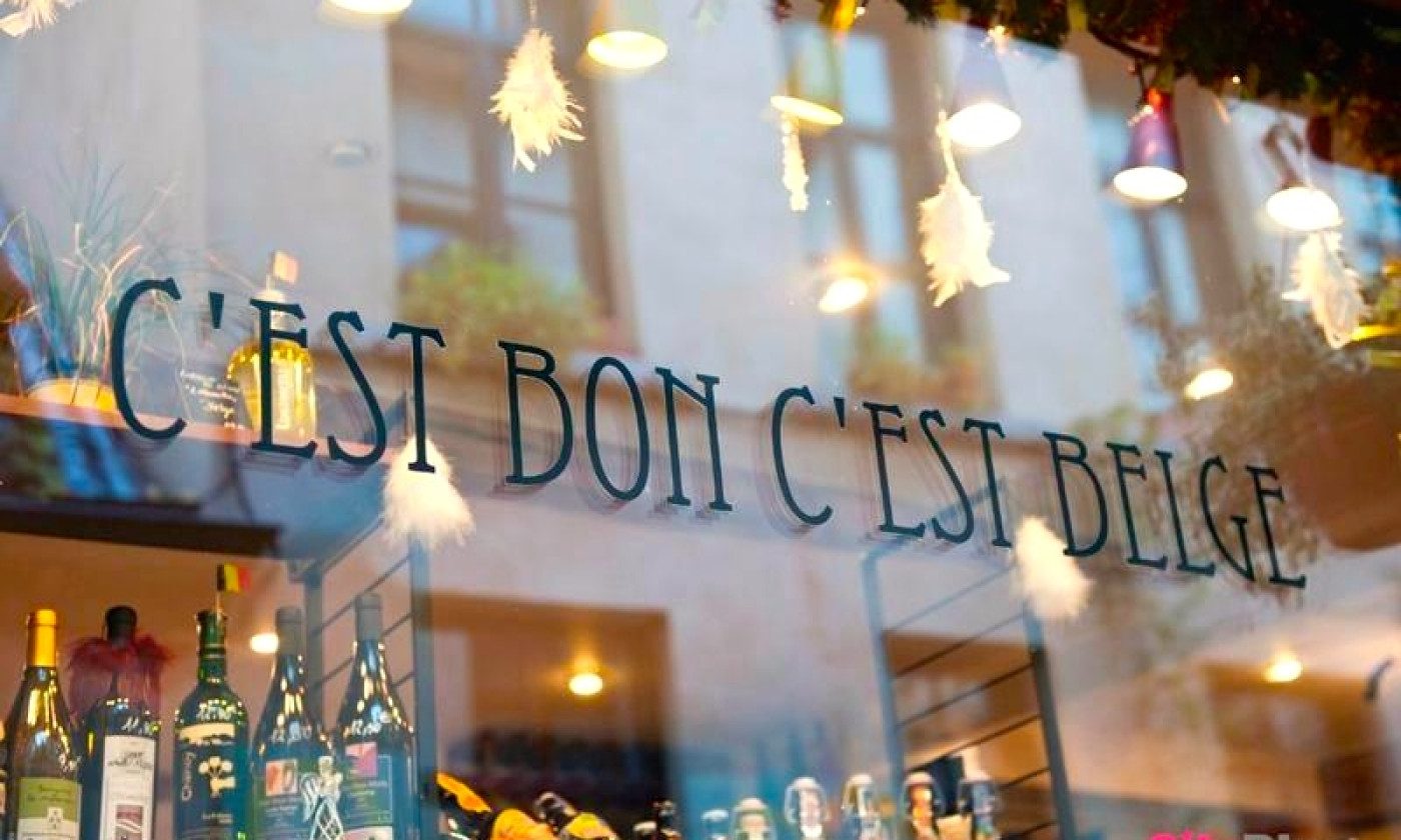 Vitrine gravée au nom de C'est bon c'est belge