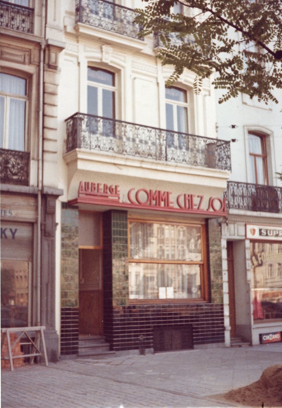 Photo d'archives de l'auberge Comme chez Soi boulevard Lemonnier