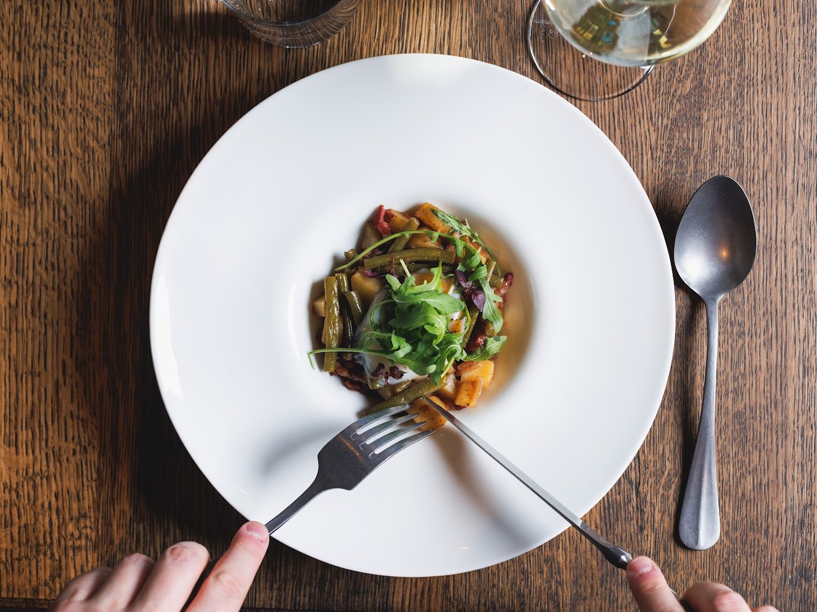 Assiette de saison servie chez Correspondance à Tour & Taxis