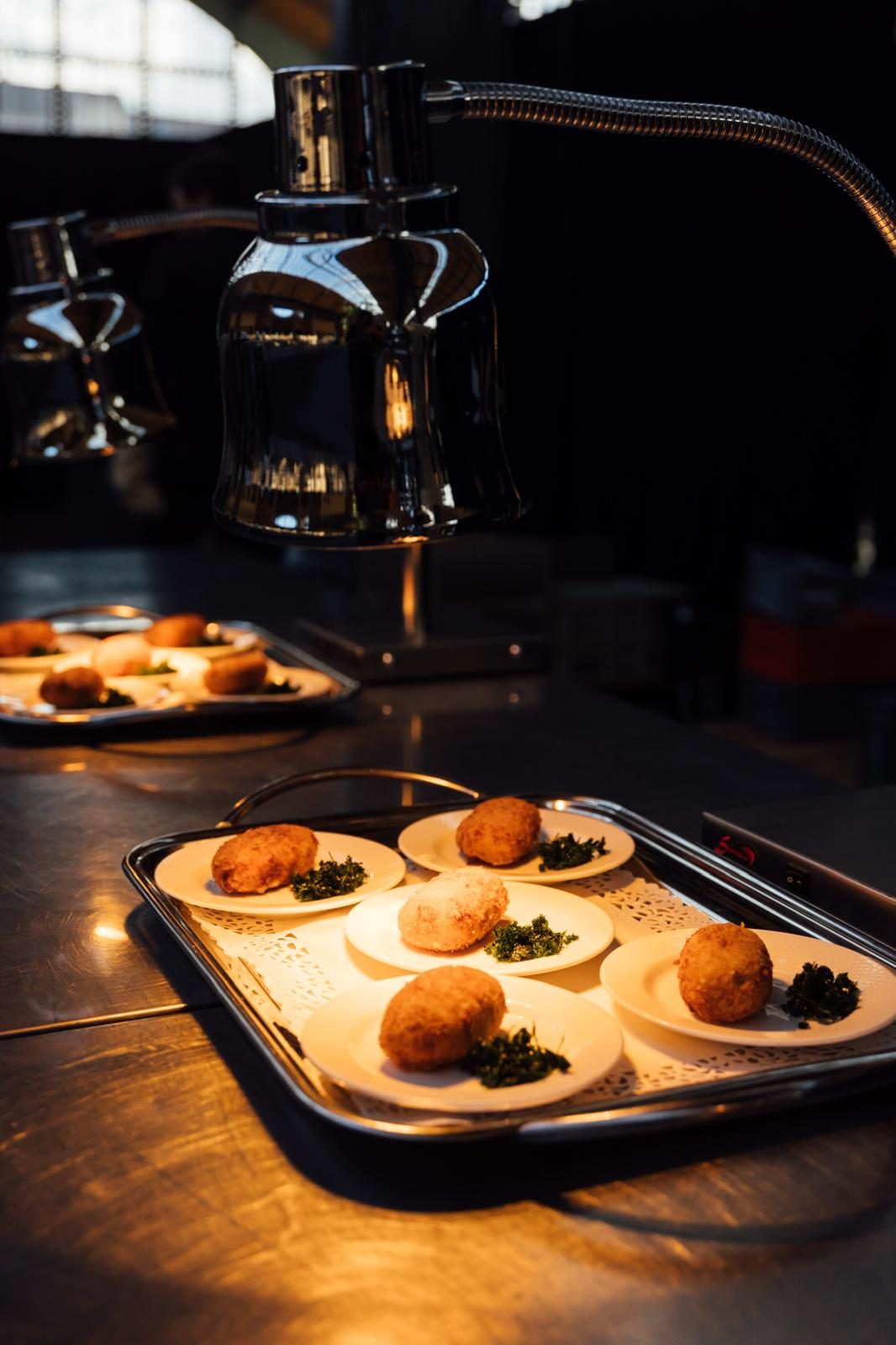 Plateau d'amuse-bouches servi à l'apéritif chez Crush