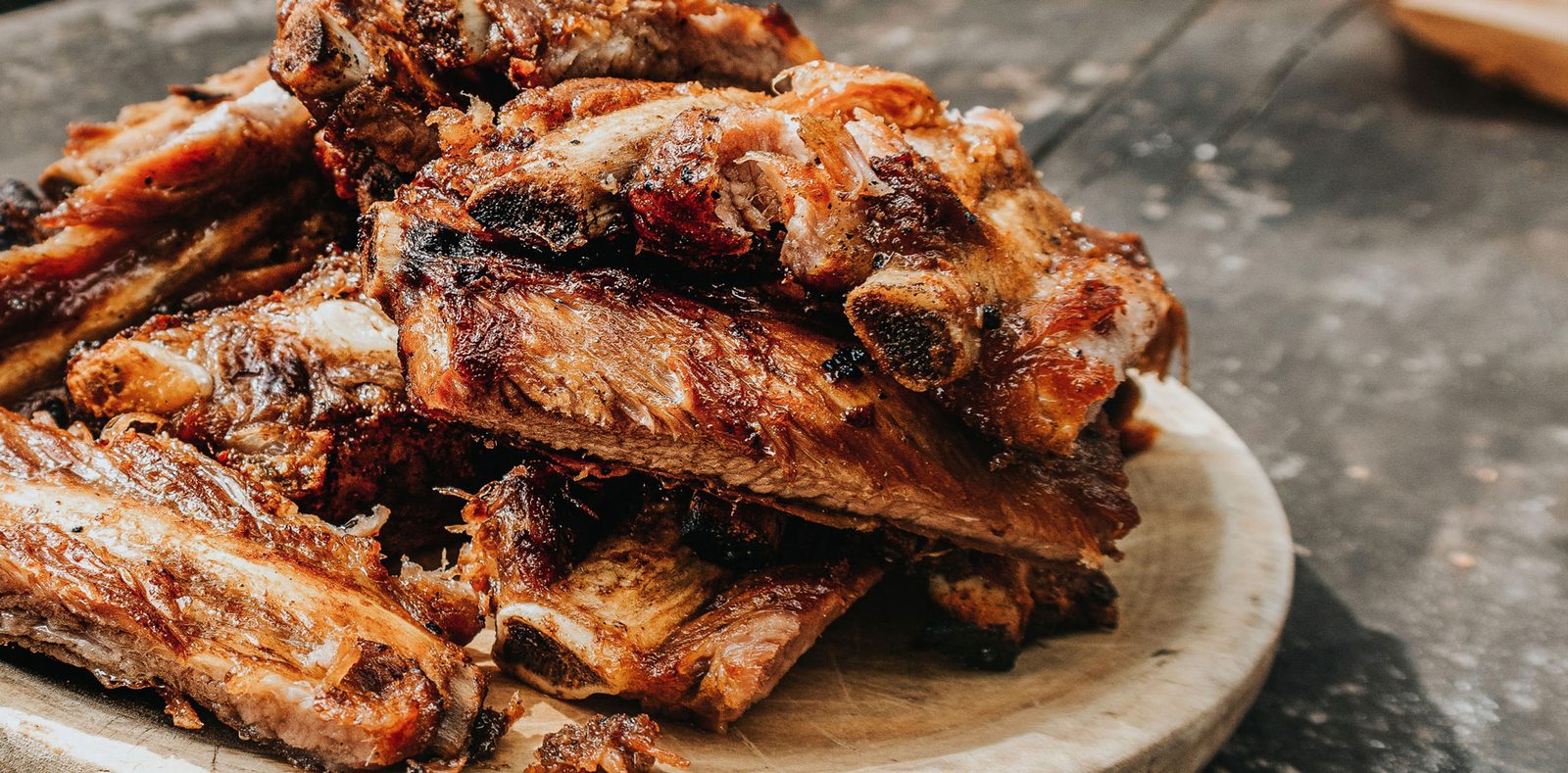 Table dressée avec les plats de La Fin de Siècle