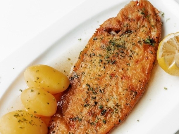 Sole meunière dorée et pommes nature servies au Restaurant François