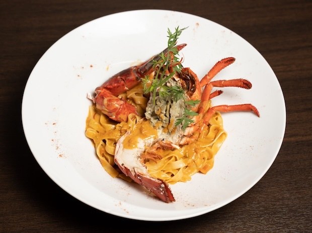Assiette de tagliatelles au homard servie au Restaurant François à Bruxelles