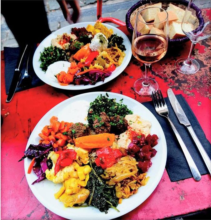 Assortiment de mezze bio servis chez Horia à Bruxelles