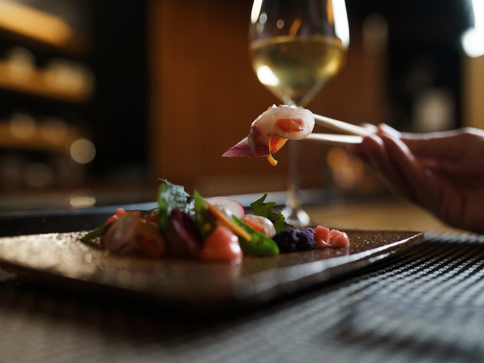 Plateau de sashimis de poissons crus au restaurant japonais Kamo à Bruxelles