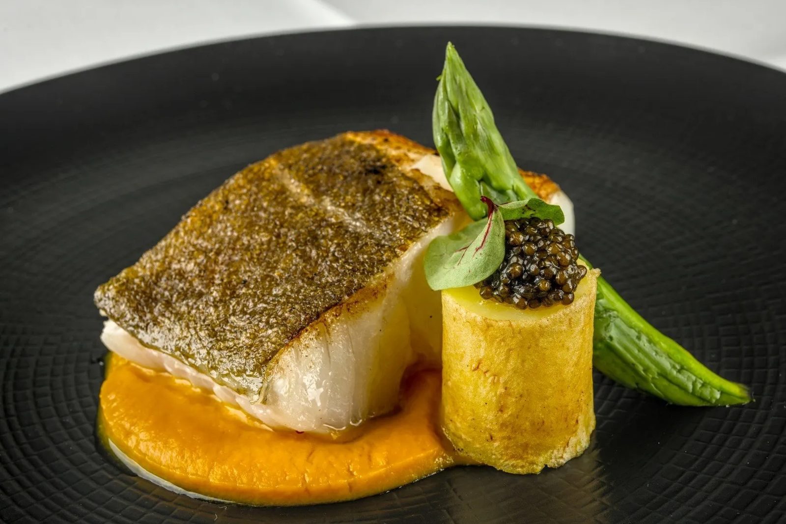 Filet de poisson rôti au caviar et coulis orange à La Table de Mus