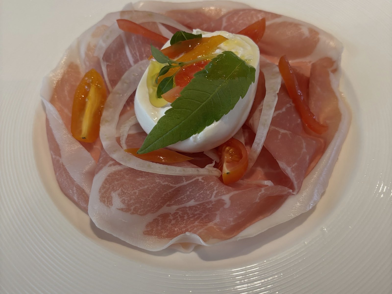 Antipasto italien servi au restaurant Le Buone Maniere à Bruxelles