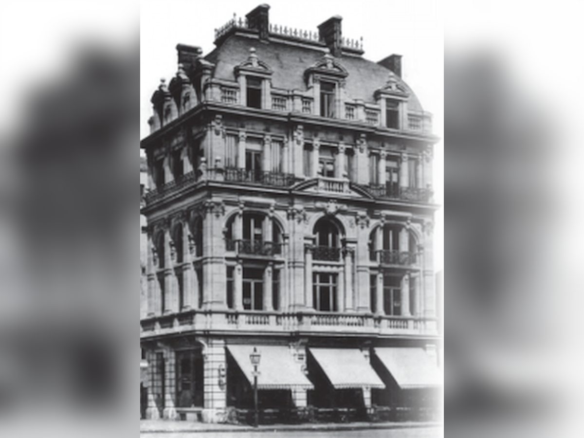Photographie d'archive du Café de la Bourse construit en 1874
