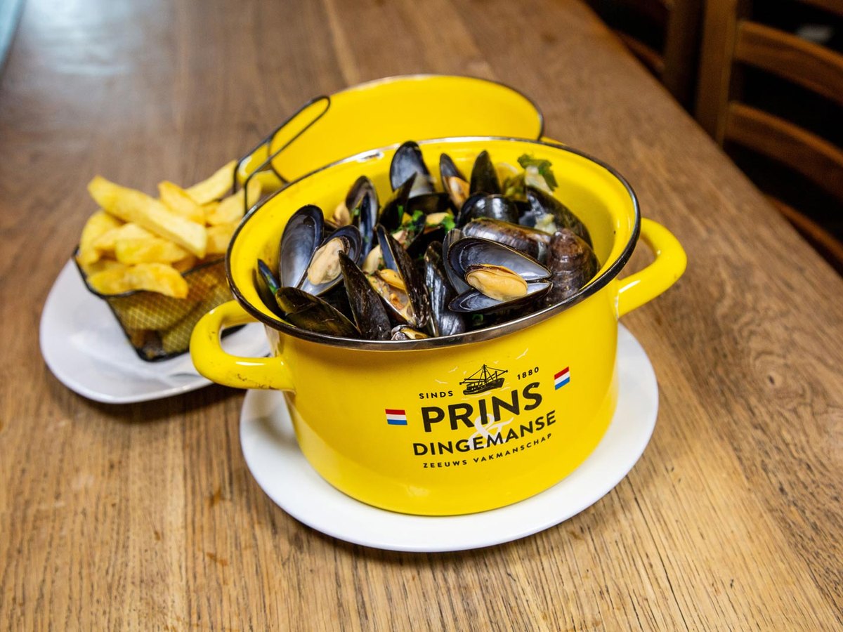 Casserole de moules et frites servie au Roy d'Espagne