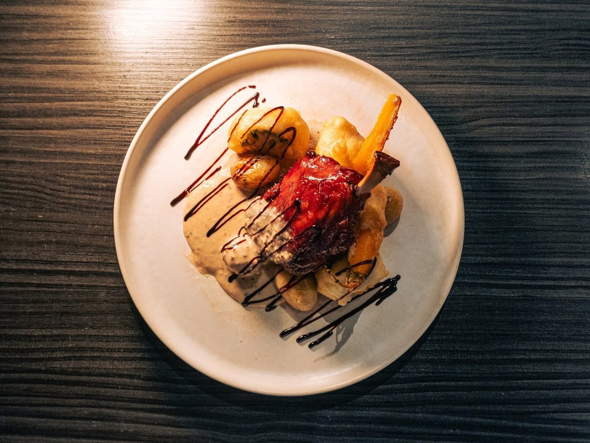 Dessert maison du Vintage dressé à l'assiette