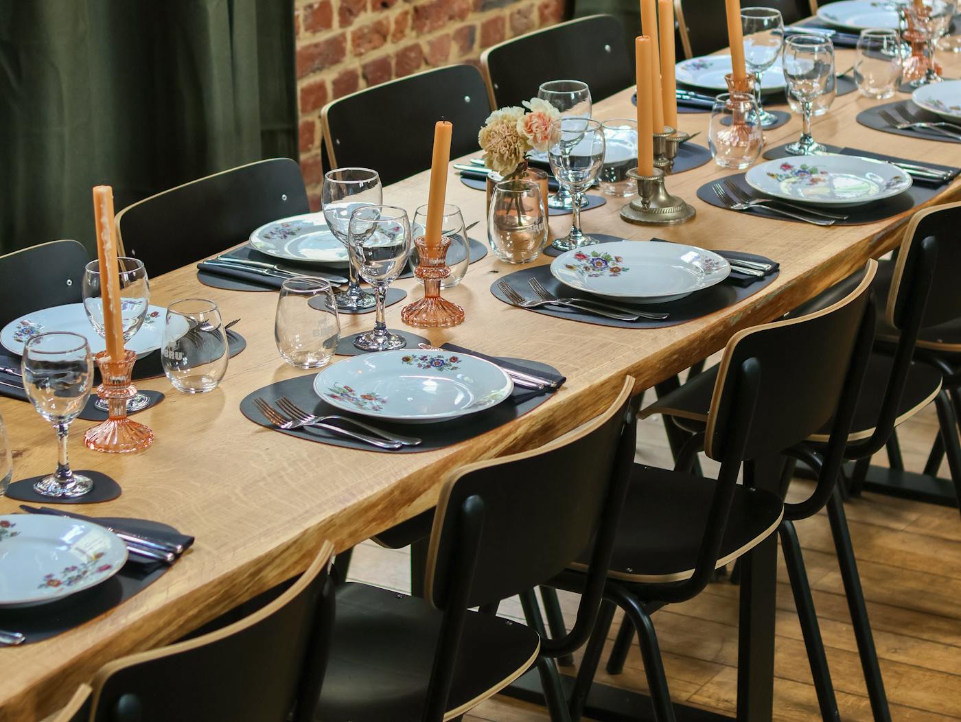 La Table de Vie, grande table d'hôtes à l'étage de L'Improbable