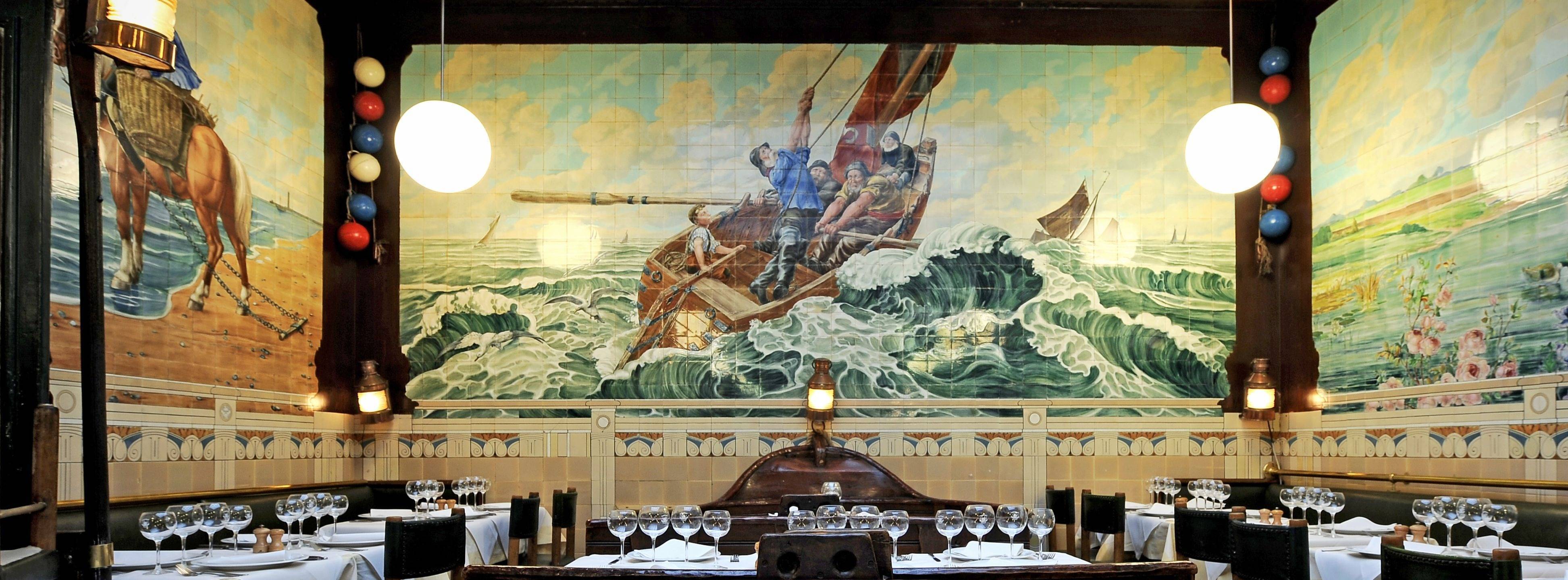 Panorama des fresques en céramique de la Maison Vincent à Bruxelles