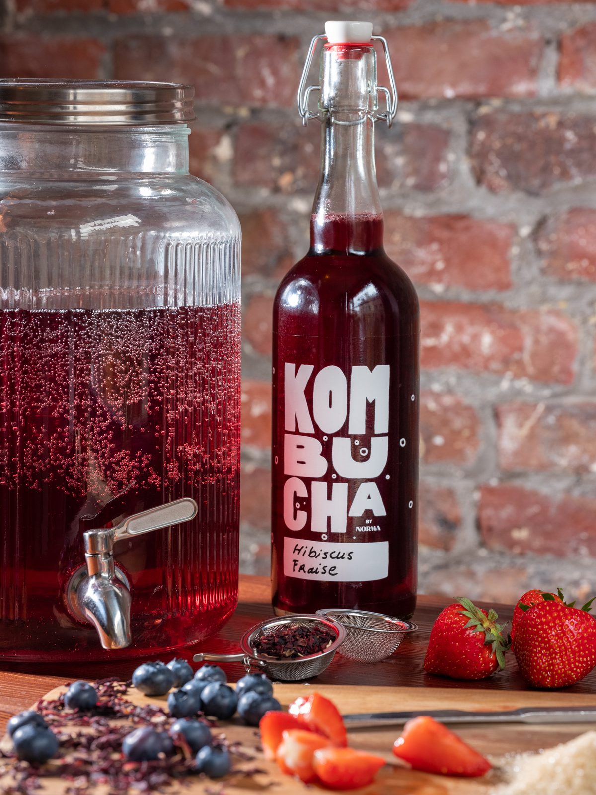 Kombucha hibiscus maison en bouteille et en fontaine chez NORMA