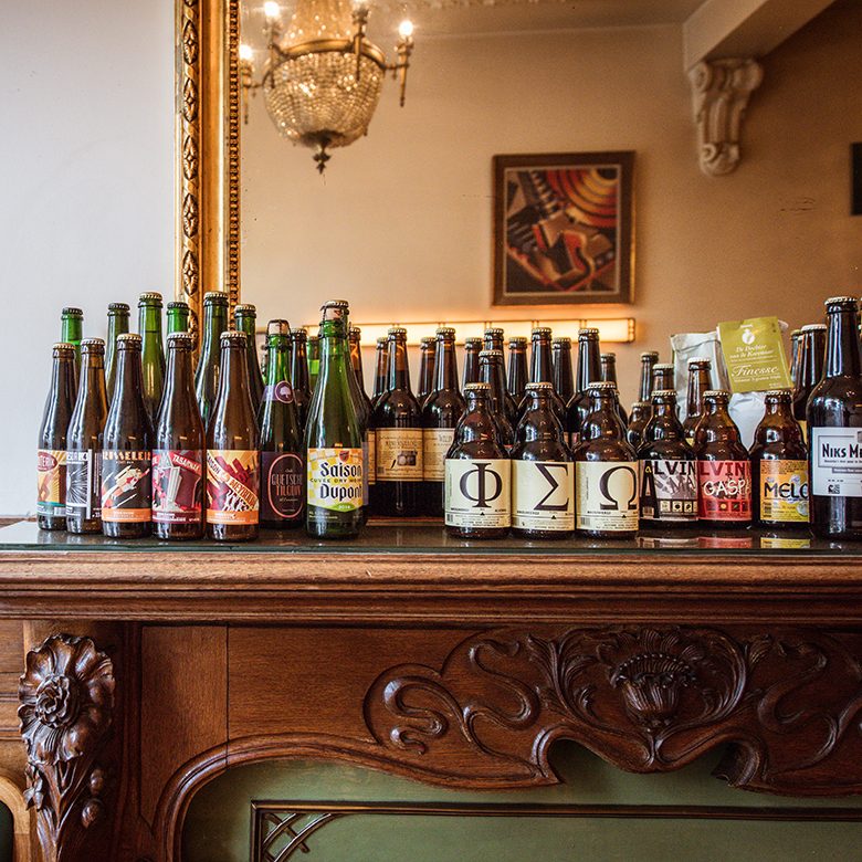 Le bar de l'estaminet Nüetnigenough