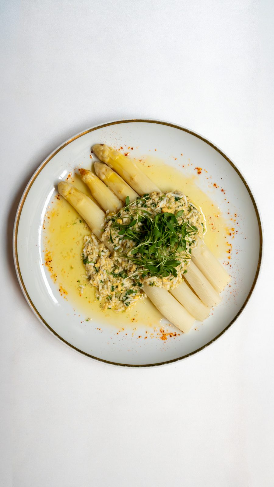 Assiette d'asperges à la flamande à La Taverne du Passage