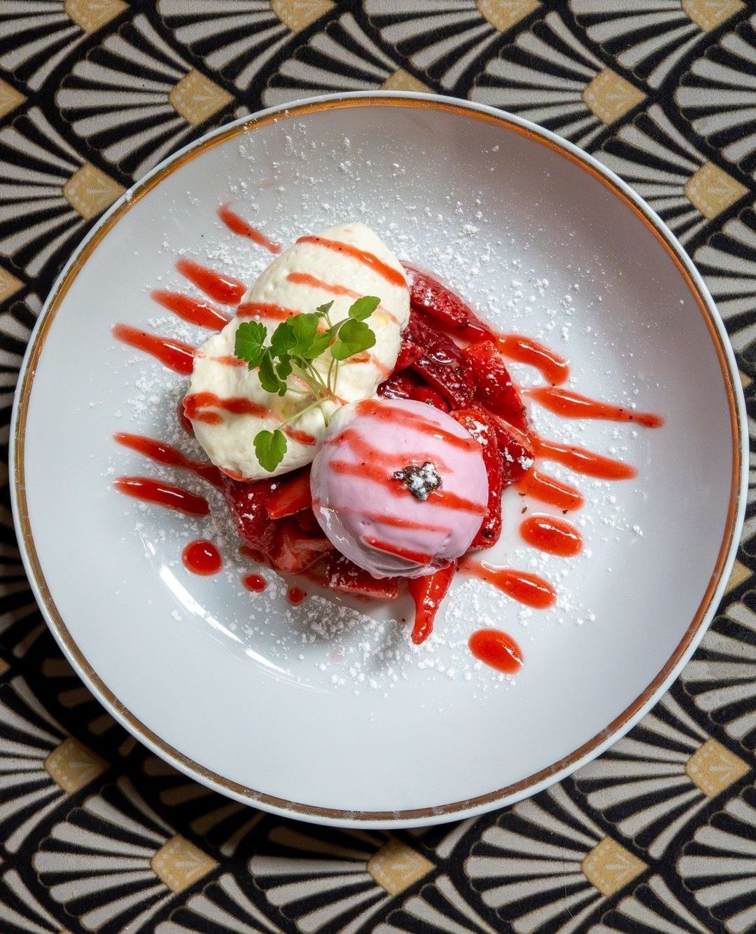 Dessert aux fruits rouges de La Taverne du Passage