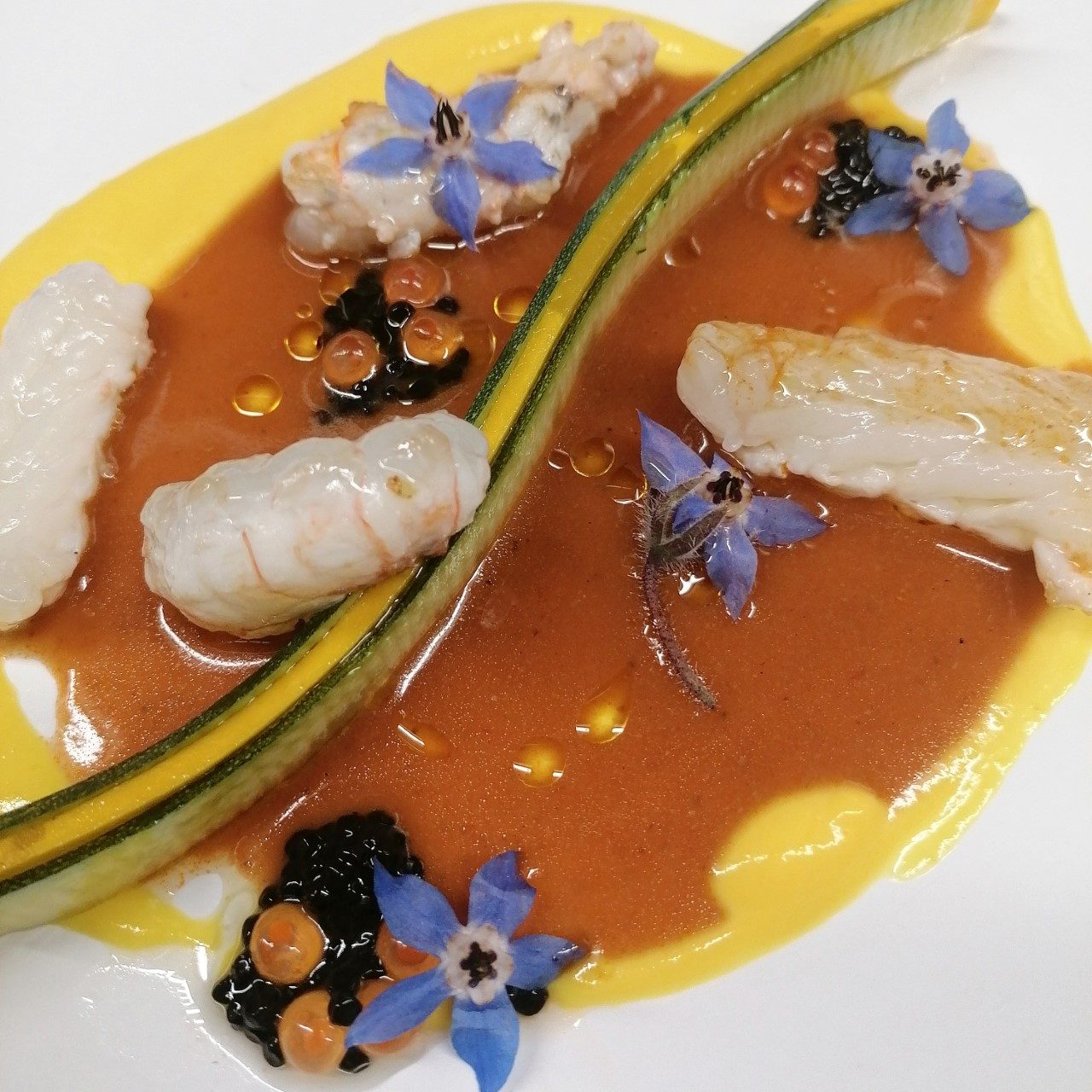 Langoustines, bisque et fleurs de bourrache au Wine Bar des Marolles